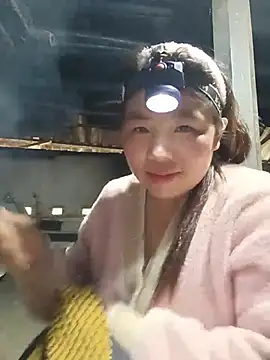 quynhkoolbae webcam