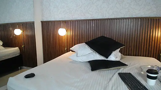 Ariana_Wayne webcam