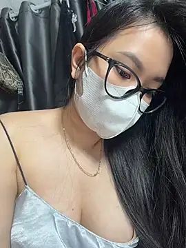 Lunababy668 live cam on StripChat