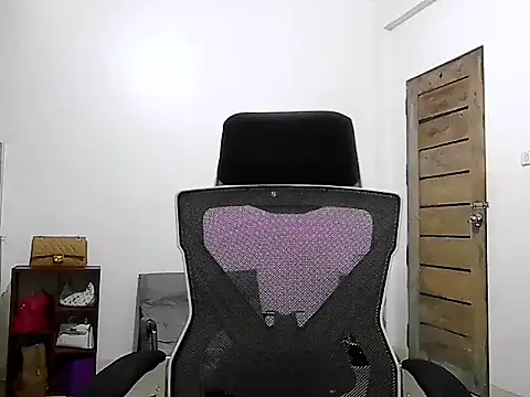 SluttyCumSlutSelena_69 webcam