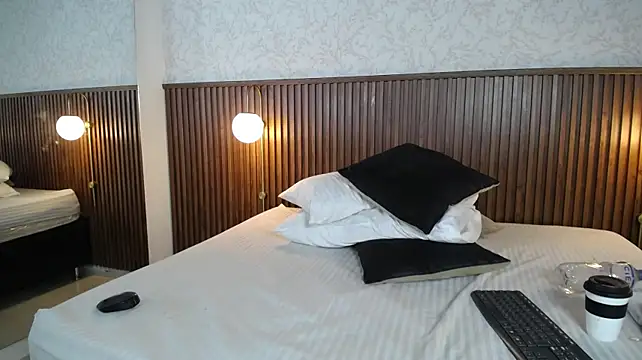 Ariana_Wayne webcam