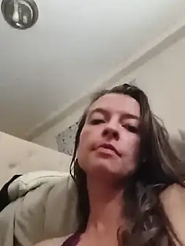 DaddysNaughtyGirl- webcam