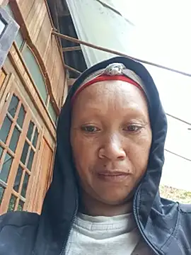 Linda-04 webcam