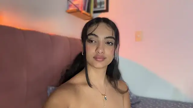 Issabella001 live cam on StripChat
