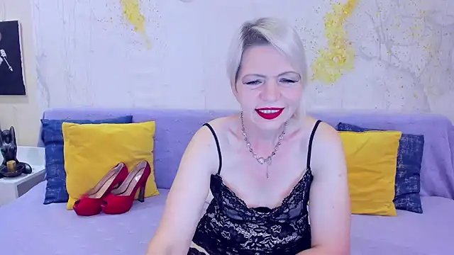 BeautyName live cam on StripChat