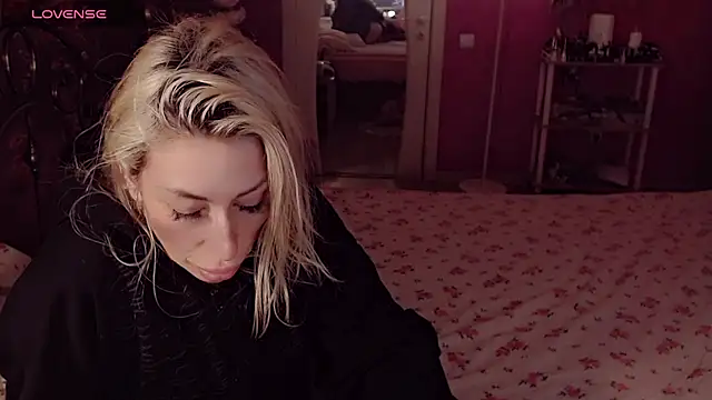AnnieGOld_ live cam on StripChat