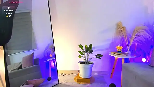 hollyprincess_2 live cam on StripChat