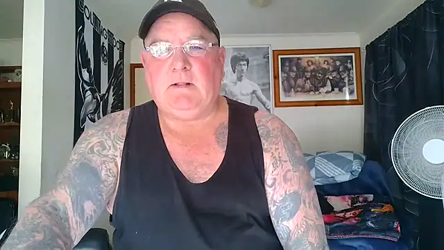KINKYBLUEYES69 live cam on StripChat