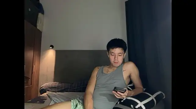 Addictiveboi live cam on StripChat
