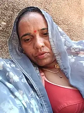 Priya_cutR webcam