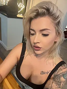 IveySin live cam on StripChat