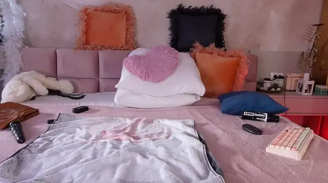 JullyBlair webcam