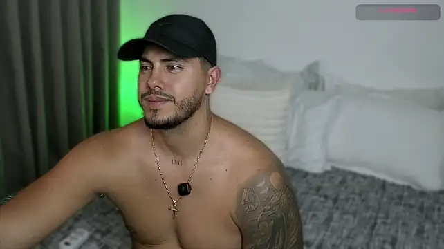 owen-pierces webcam