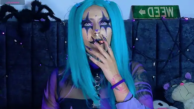 maliciaXpoison live cam on StripChat