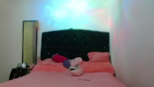 holy_juli live cam preview