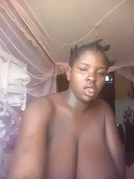Ebony_tyra