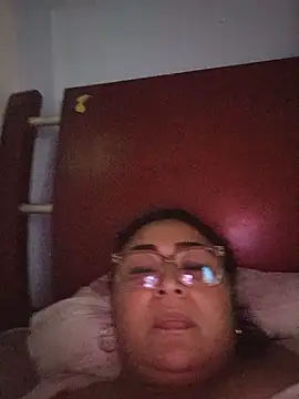 Momy-hot-gril live cam preview