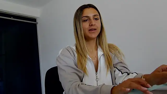 NicolePlay webcam