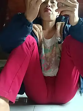 NIANIAKUTE live cam on StripChat