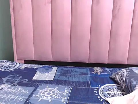 VibesCandyX live cam on StripChat