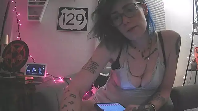 Emily0903 webcam