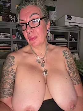 dieseldame1313 webcam
