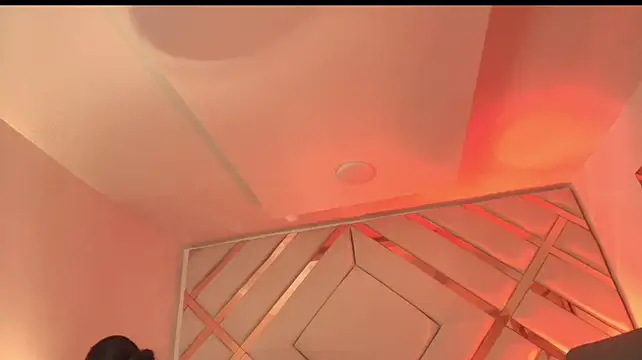 Mia_Pembroke_ webcam