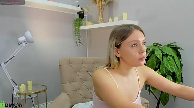 hloya_kiss webcam