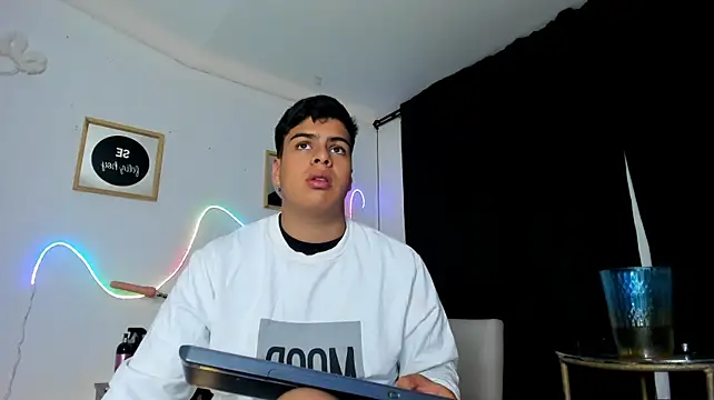 Itnaa - Male webcam sex chat