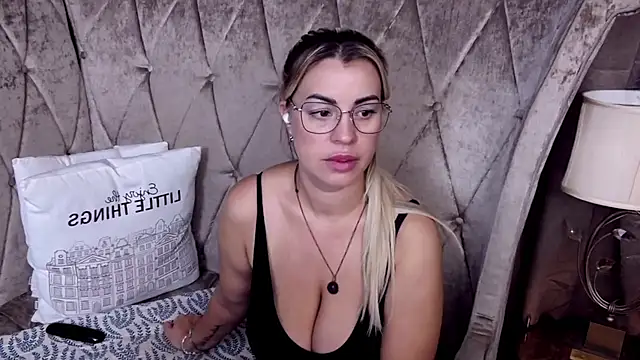 BustyGizelle webcam