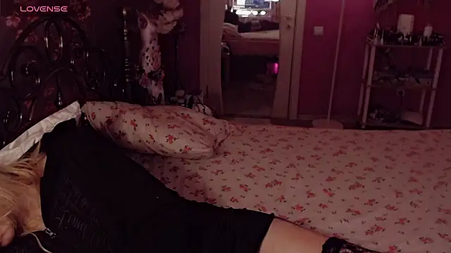 AnnieGOld_ webcam