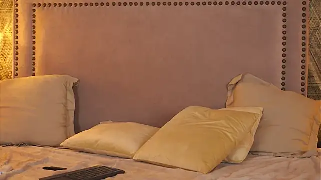 ChiaraWillow live cam preview