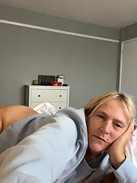 Blondnboujee53