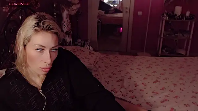 AnnieGOld_ webcam
