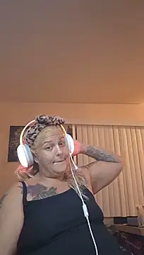 ShineyQuinn webcam
