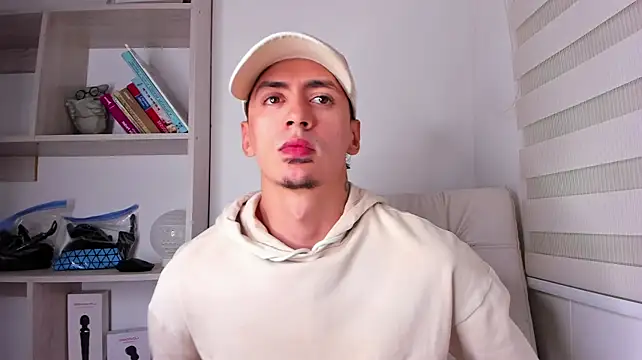 Aaron_Tate webcam