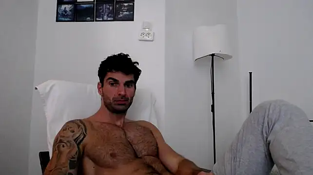 Verycutex live cam on StripChat