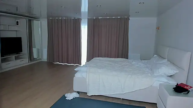 JunieAmert webcam