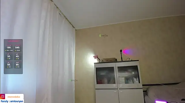 your-queen26 webcam