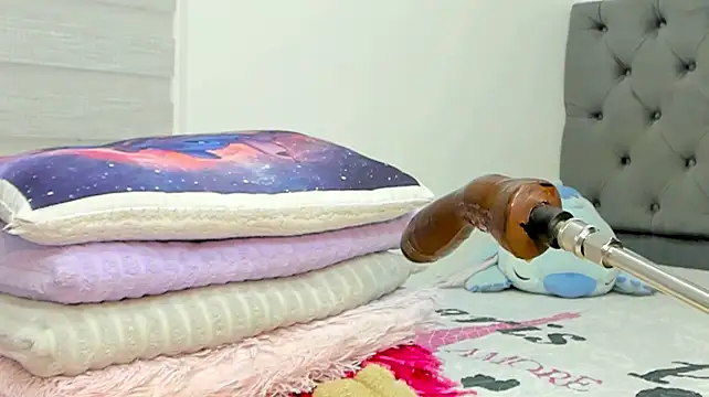 Elizabeth_18_ webcam
