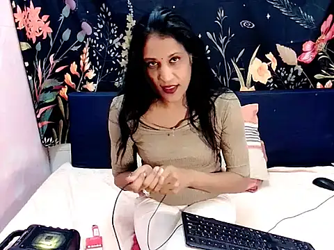 indiansexcsmile4u live cam on StripChat