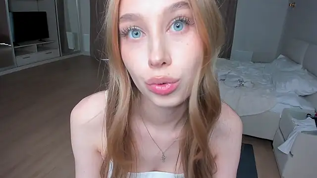 JunieAmert webcam