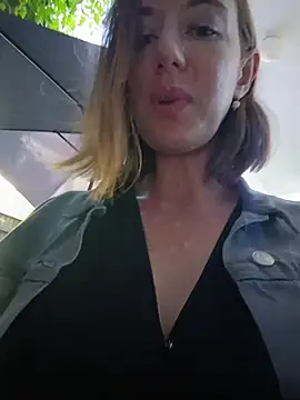 TopsyWilde live cam preview