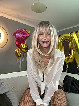 naughtyninky (Ask my age) - Slow seductive strip tease