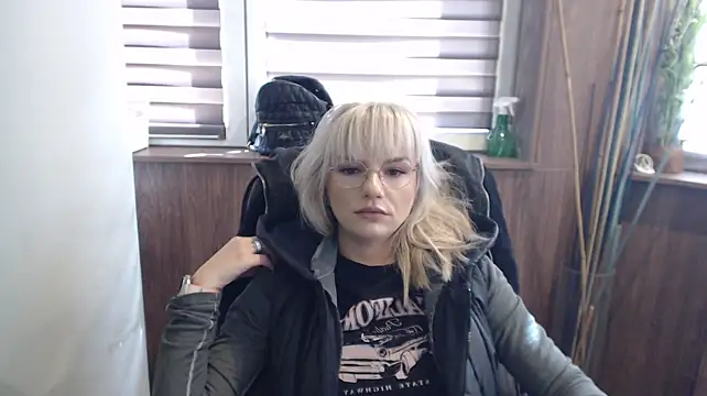 EllaWhisper webcam