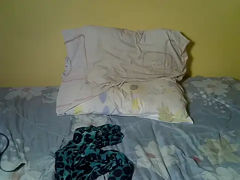 Sparky_y live cam on StripChat