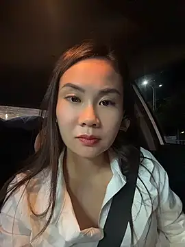 Yioyio-666 live cam on StripChat
