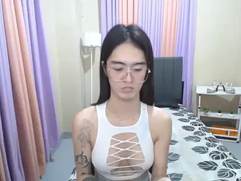 XxTsUncutAskaxX webcam
