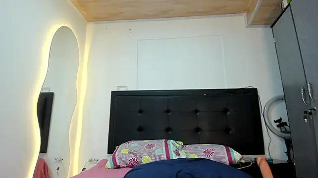 BustyGlow webcam