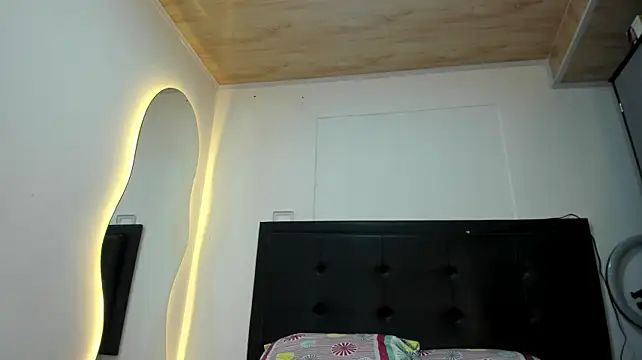 BustyGlow webcam